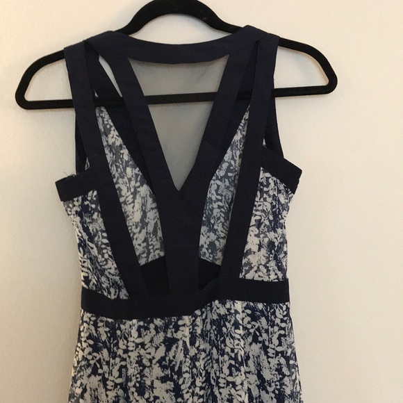 Floral cutout maxi dress - Picture 3 of 4